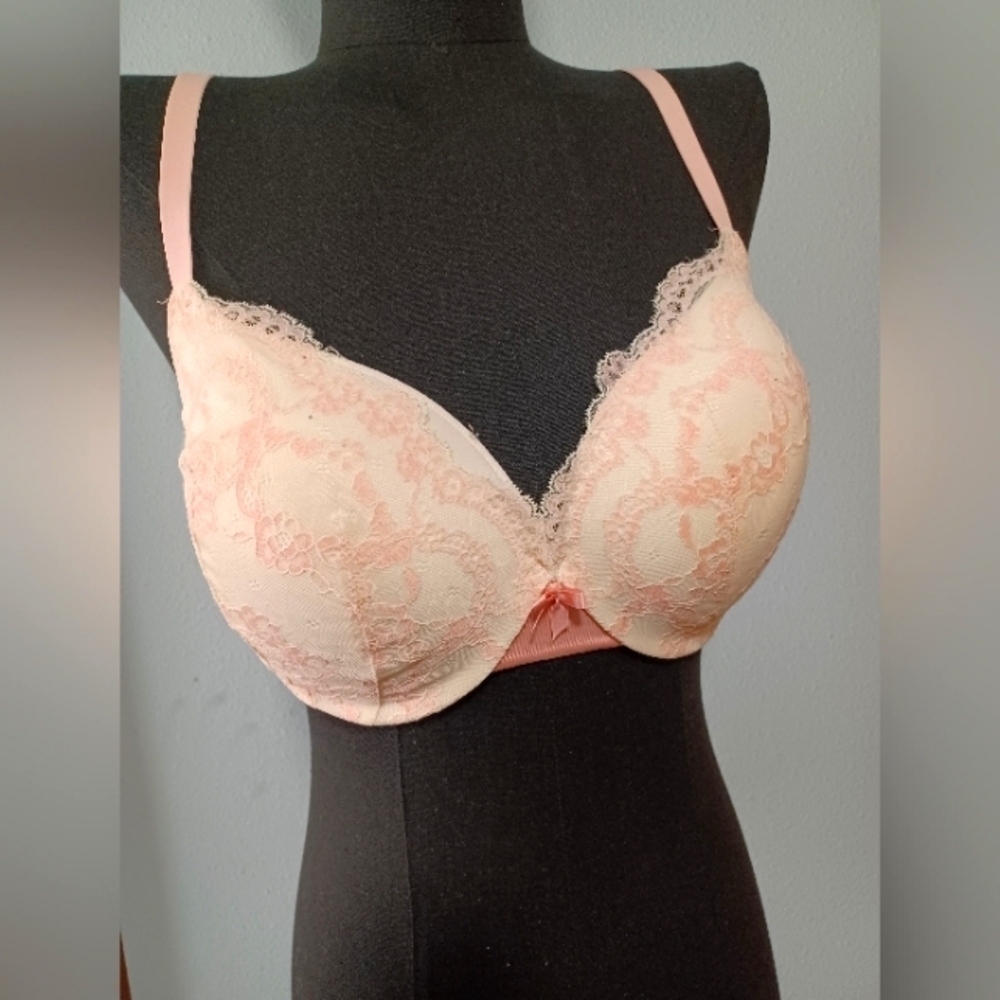2 Maidenform Love The Lift Bras
